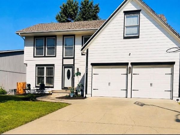 16612 W 154 Street, Olathe, KS 66062
