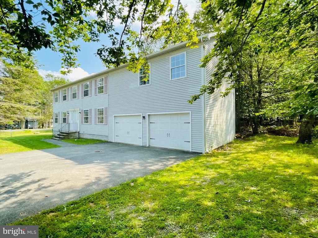 1226 COUNTRY PLACE DRIVE, TOBYHANNA, PA 18466