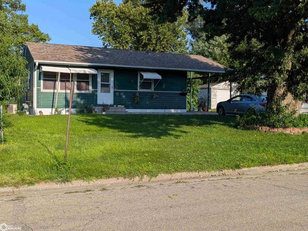 111 N 13th Avenue, Marshalltown, IA 50158