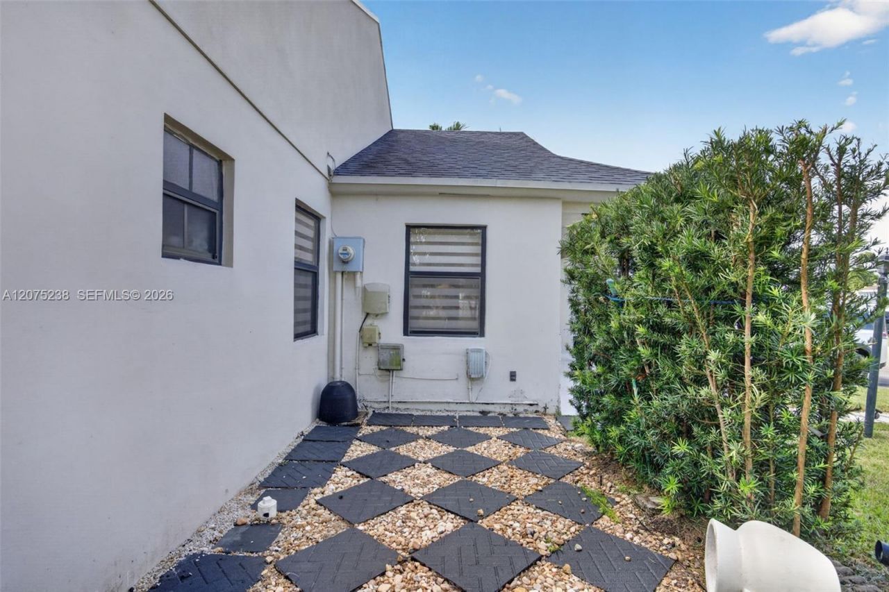 15401 SW 144th Ave , Miami, FL 33177 Photo
