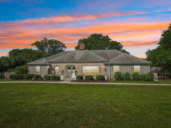 2135 Michelle Dr, Brookfield, WI 53045