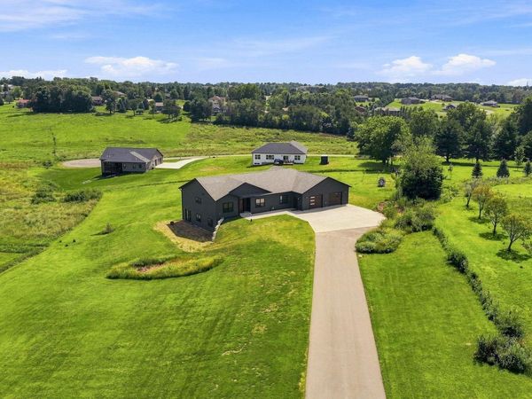 1095 Walnut Dell Road, Platteville, WI 53818