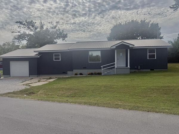 401 N Phelps Avenue , Mansfield, MO 65704