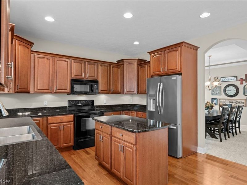 5158 Merrit Drive , Sagamore Hills, OH 44067 Photo 9