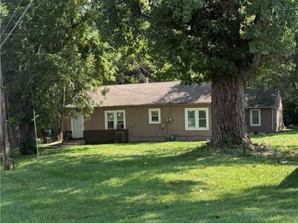4941 Shawnee Drive, Kansas City, KS 66106