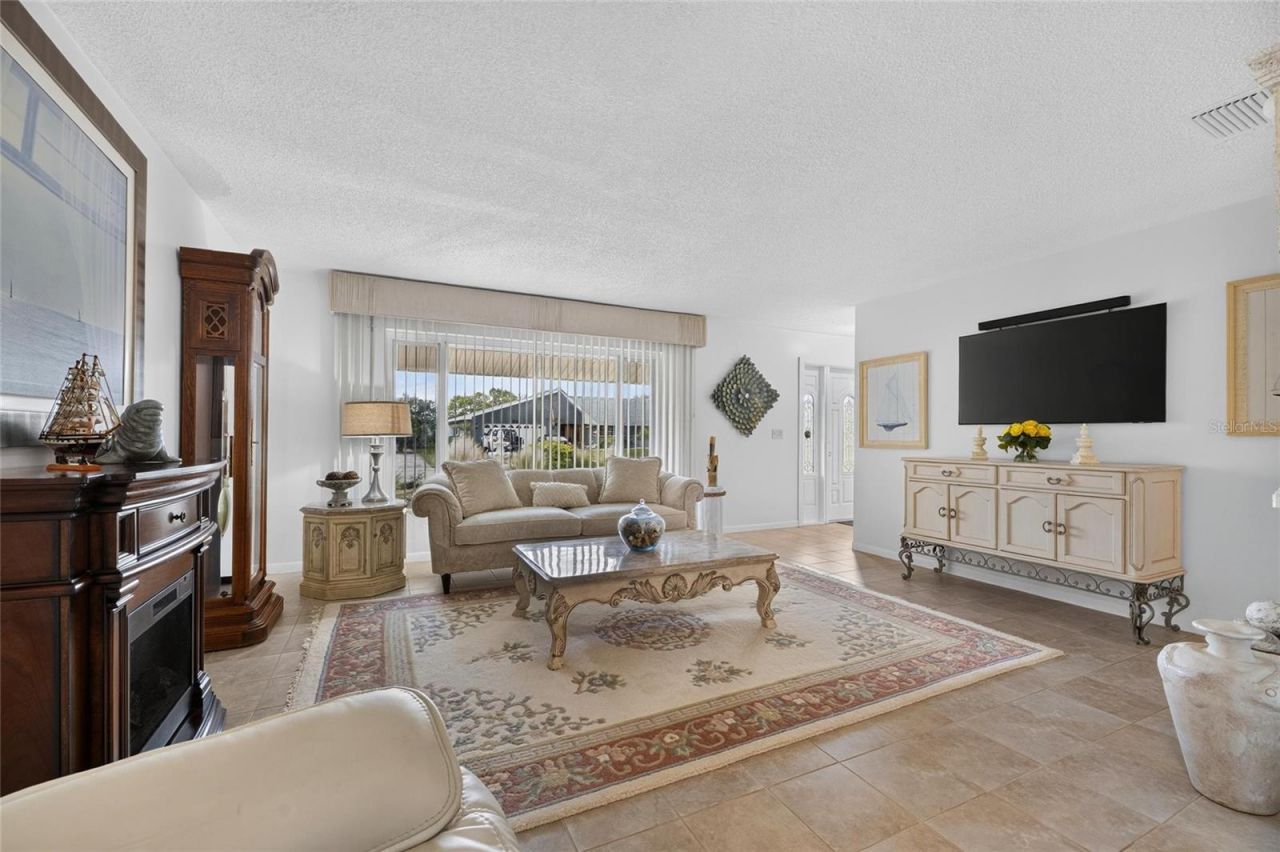 1516 New Bedford Drive , Sun City Center, FL 33573 Photo