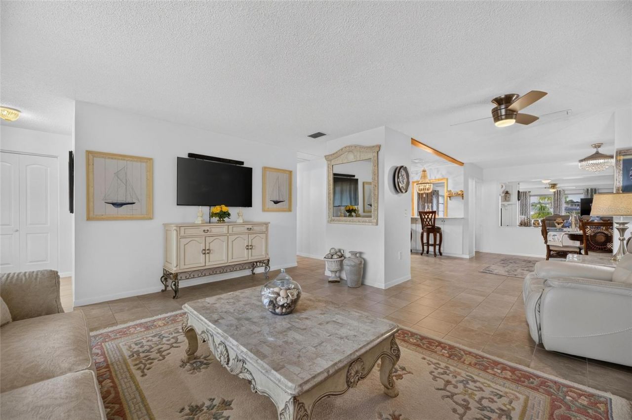 1516 New Bedford Drive , Sun City Center, FL 33573 Photo