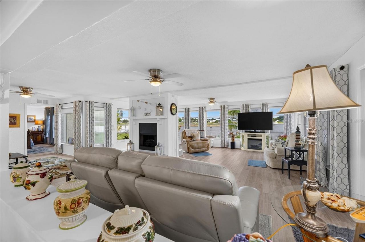 1516 New Bedford Drive , Sun City Center, FL 33573 Photo