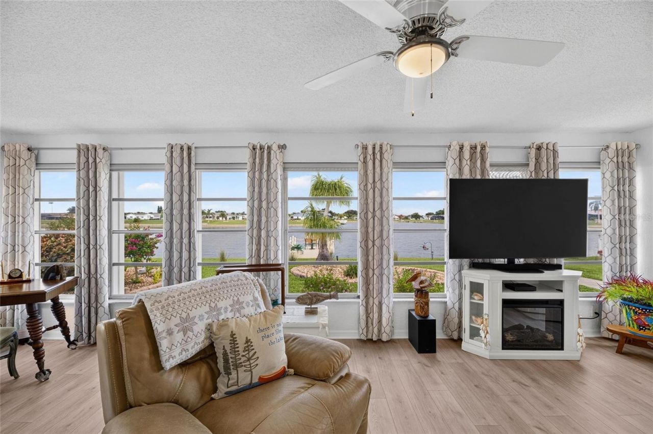 1516 New Bedford Drive , Sun City Center, FL 33573 Photo