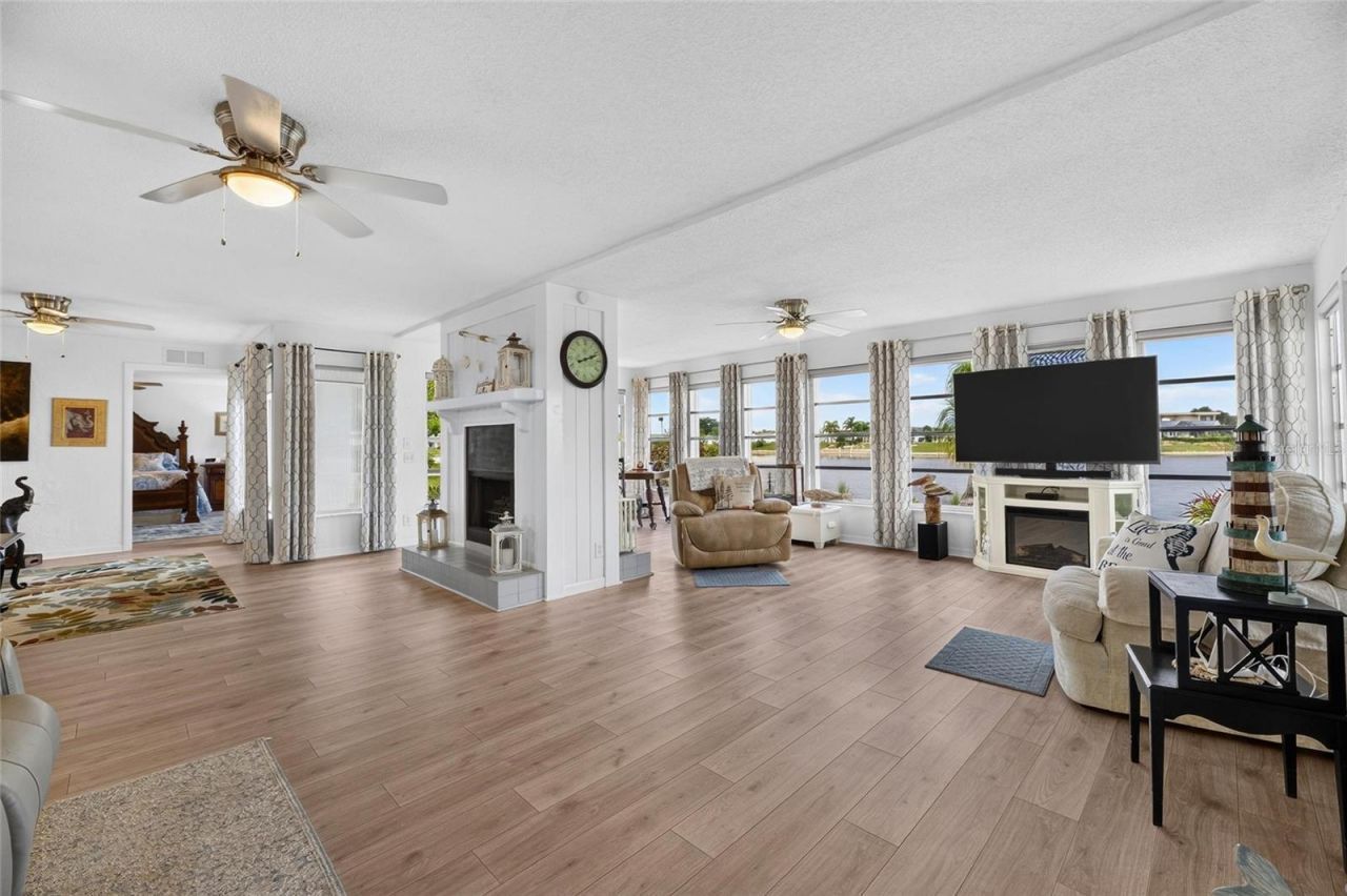 1516 New Bedford Drive , Sun City Center, FL 33573 Photo
