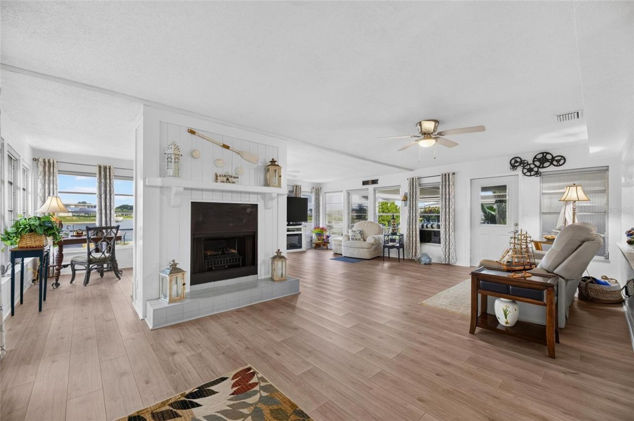 1516 New Bedford Drive , Sun City Center, FL 33573 Photo