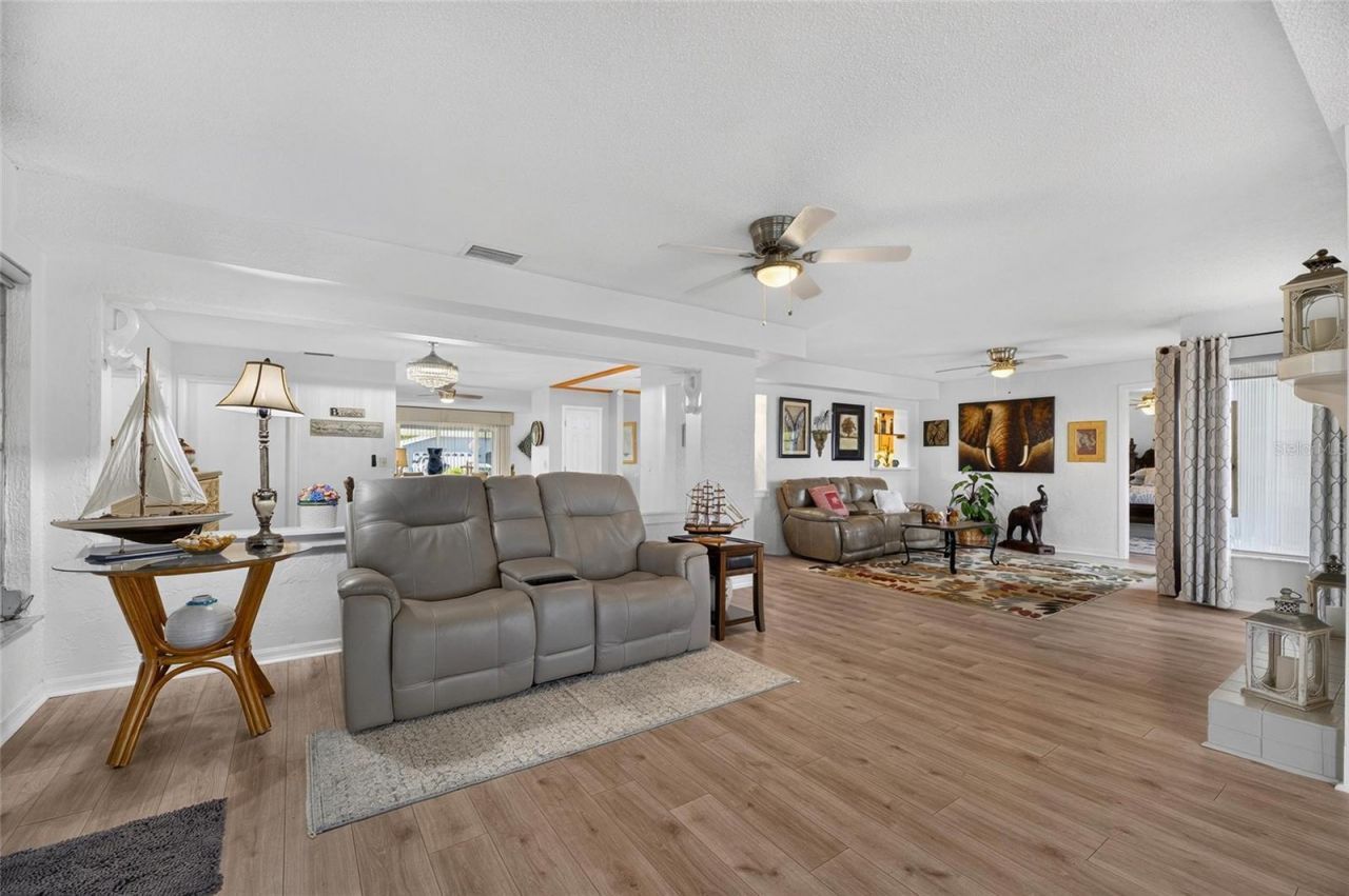 1516 New Bedford Drive , Sun City Center, FL 33573 Photo