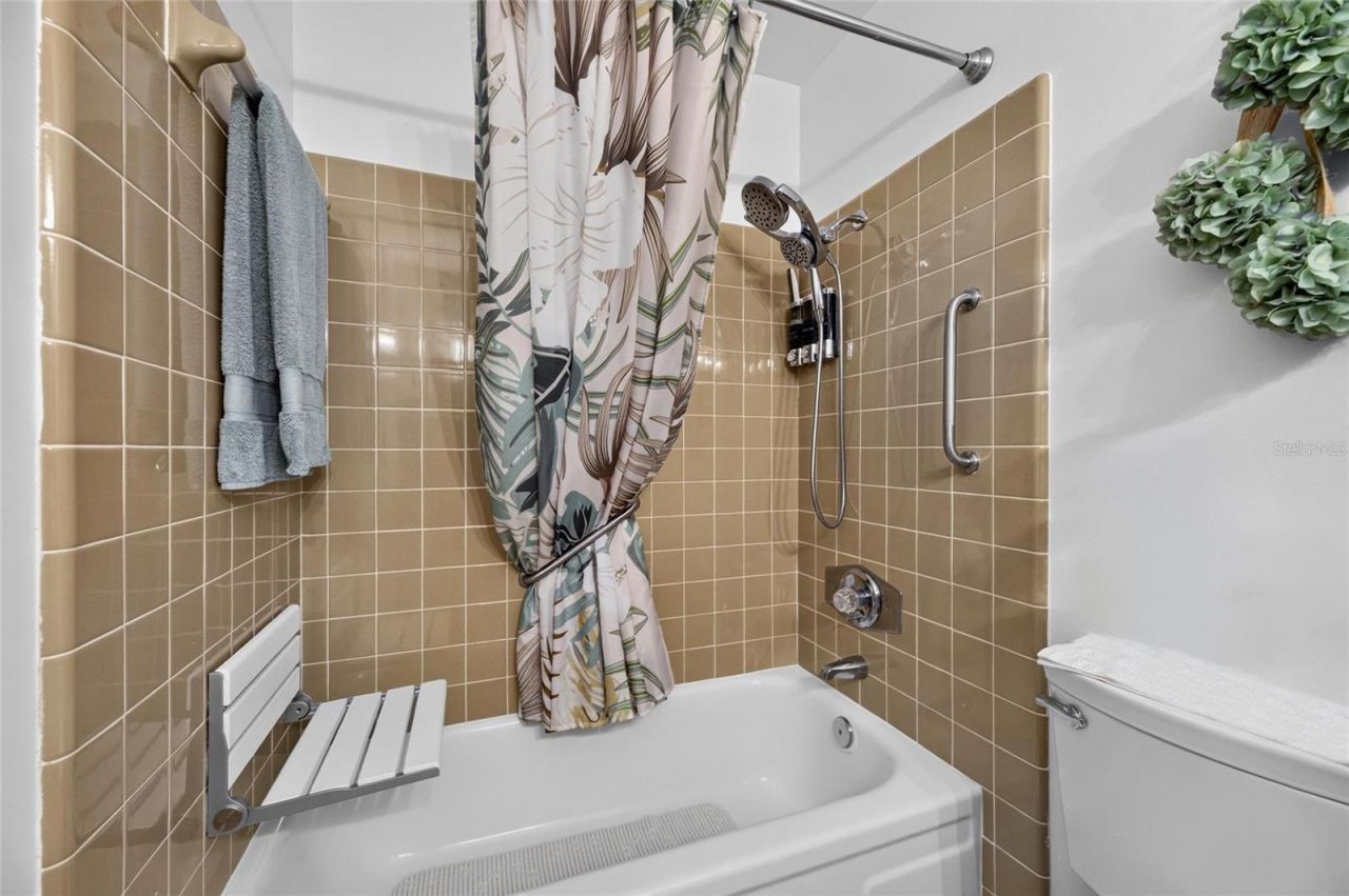 1516 New Bedford Drive , Sun City Center, FL 33573 Photo