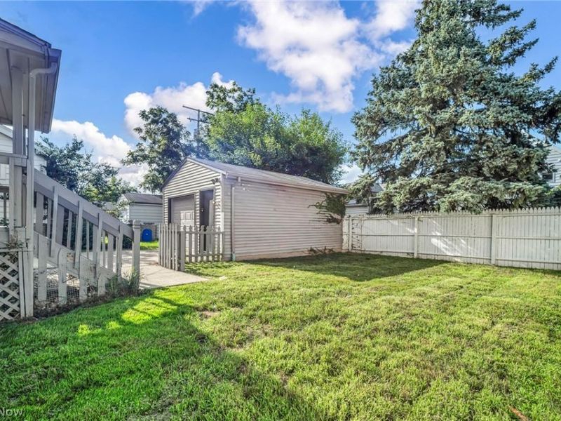 10823 Plymouth Avenue, Cleveland, OH 44125 Photo 19
