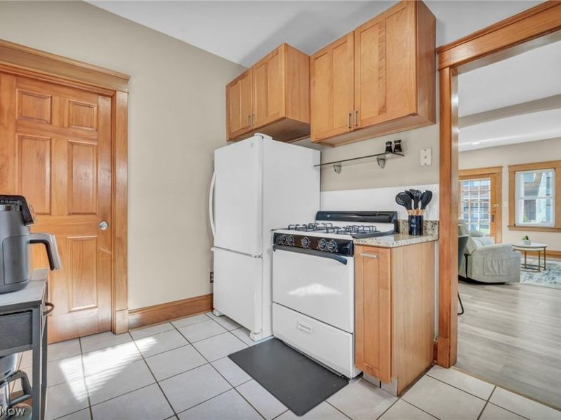 10823 Plymouth Avenue, Cleveland, OH 44125 Photo 4