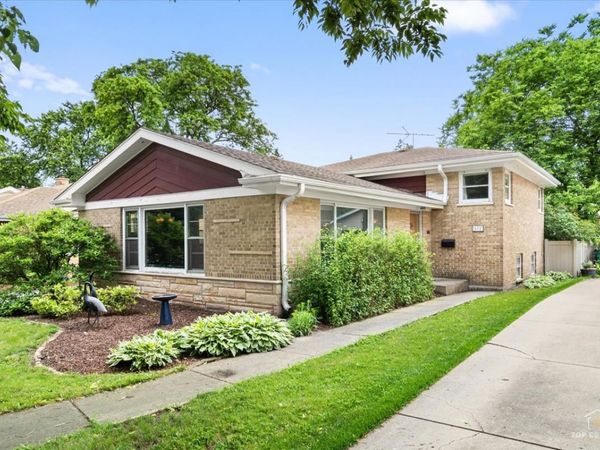 532 N Redfield Court , Park Ridge, IL 60068