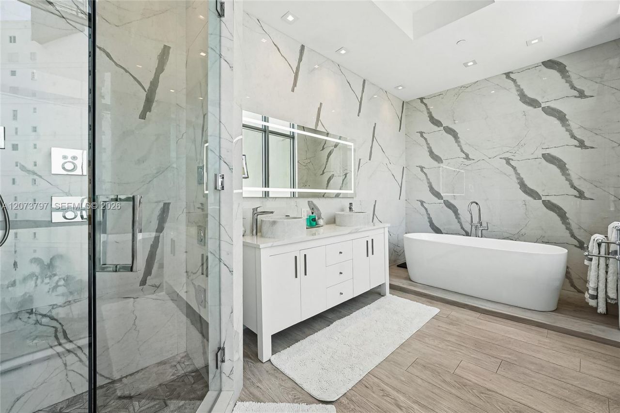 1331 Brickell Bay Dr , Unit 611, Miami, FL 33131 Photo