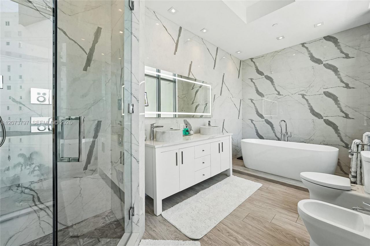 1331 Brickell Bay Dr , Unit 611, Miami, FL 33131 Photo