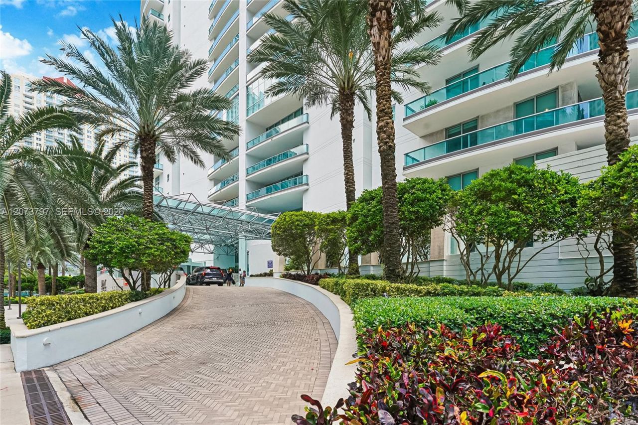 1331 Brickell Bay Dr , Unit 611, Miami, FL 33131 Photo