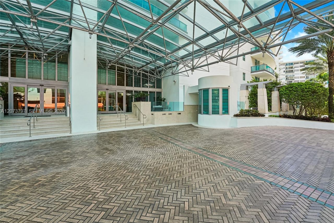 1331 Brickell Bay Dr , Unit 611, Miami, FL 33131 Photo