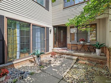 7315 W Bridge Way Road, West Bloomfield Township, Mi 48322