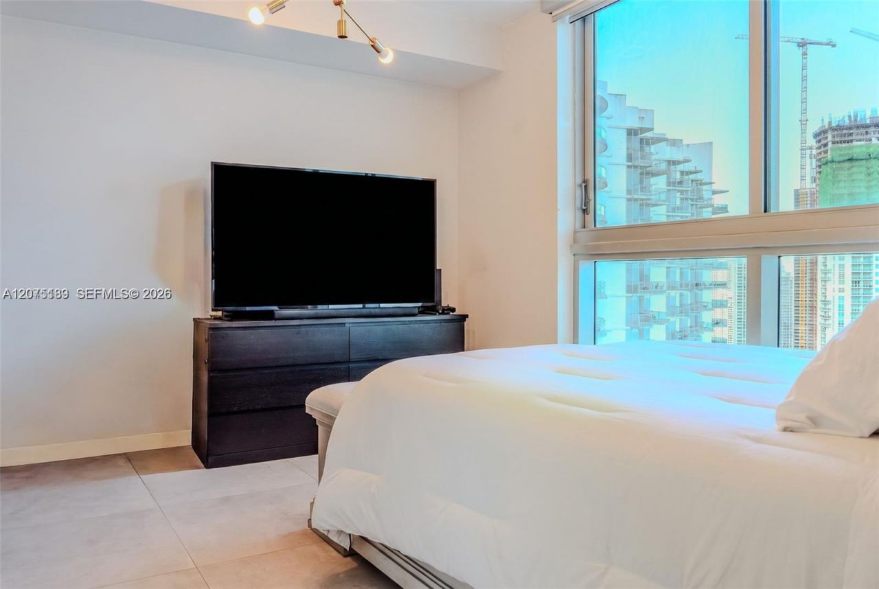 90 SW 3rd Street , Unit 3703-1, Miami, FL 33130 Photo