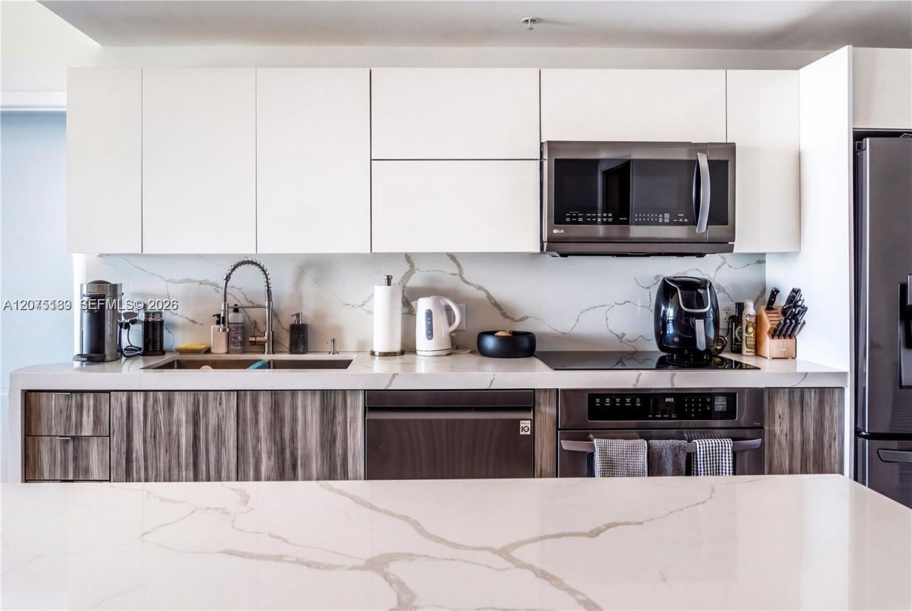 90 SW 3rd Street , Unit 3703-1, Miami, FL 33130 Photo