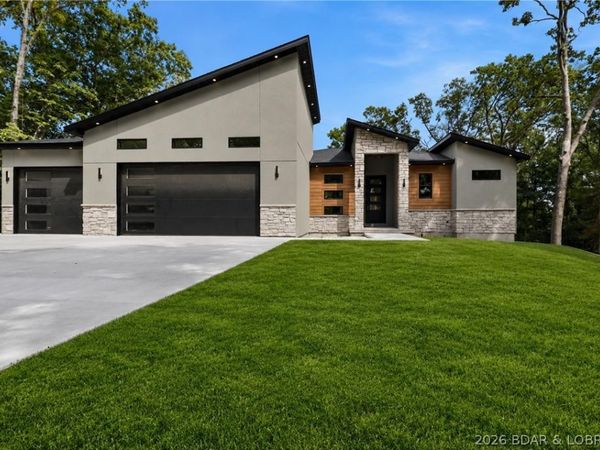 105 Fairoaks Lane, Sunrise Beach, MO 65079