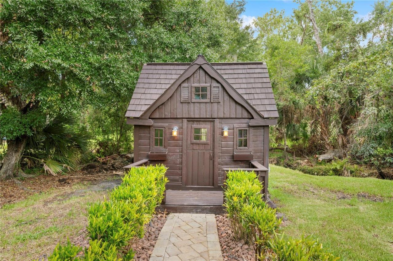 2805 Berwick Drive, Tarpon Springs, FL 34688 Photo
