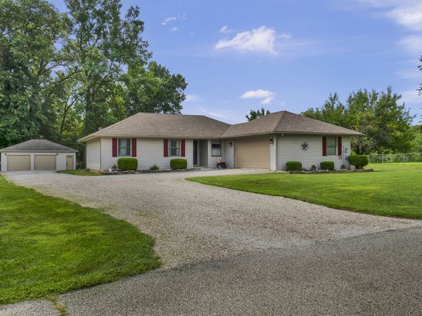 5195 N Camelot Way, North Vernon, IN 47265