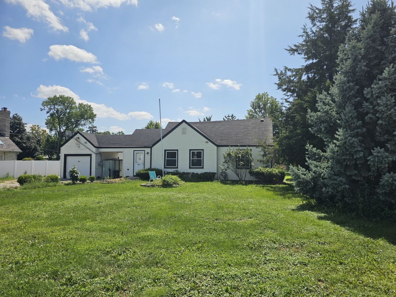 7911 W 92nd Street, Hickory Hills, IL 60457 Main Photo