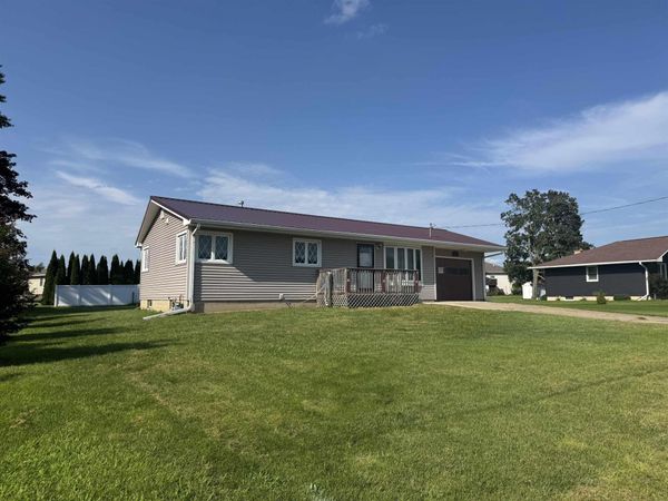 1135 Ainsworth, Jesup, IA 50648