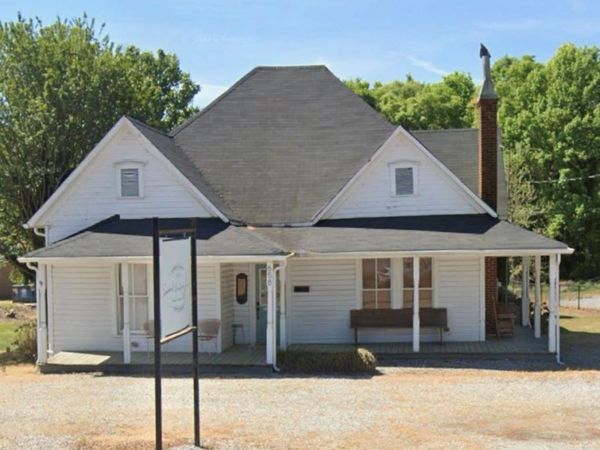 658 E Main Avenue , Taylorsville, NC 28681
