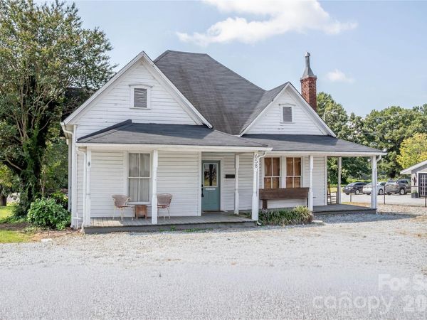 658 E Main Avenue , Taylorsville, NC 28681