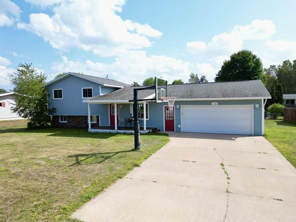 1735 Rosewood Lane, Ishpeming Twp, MI 49849