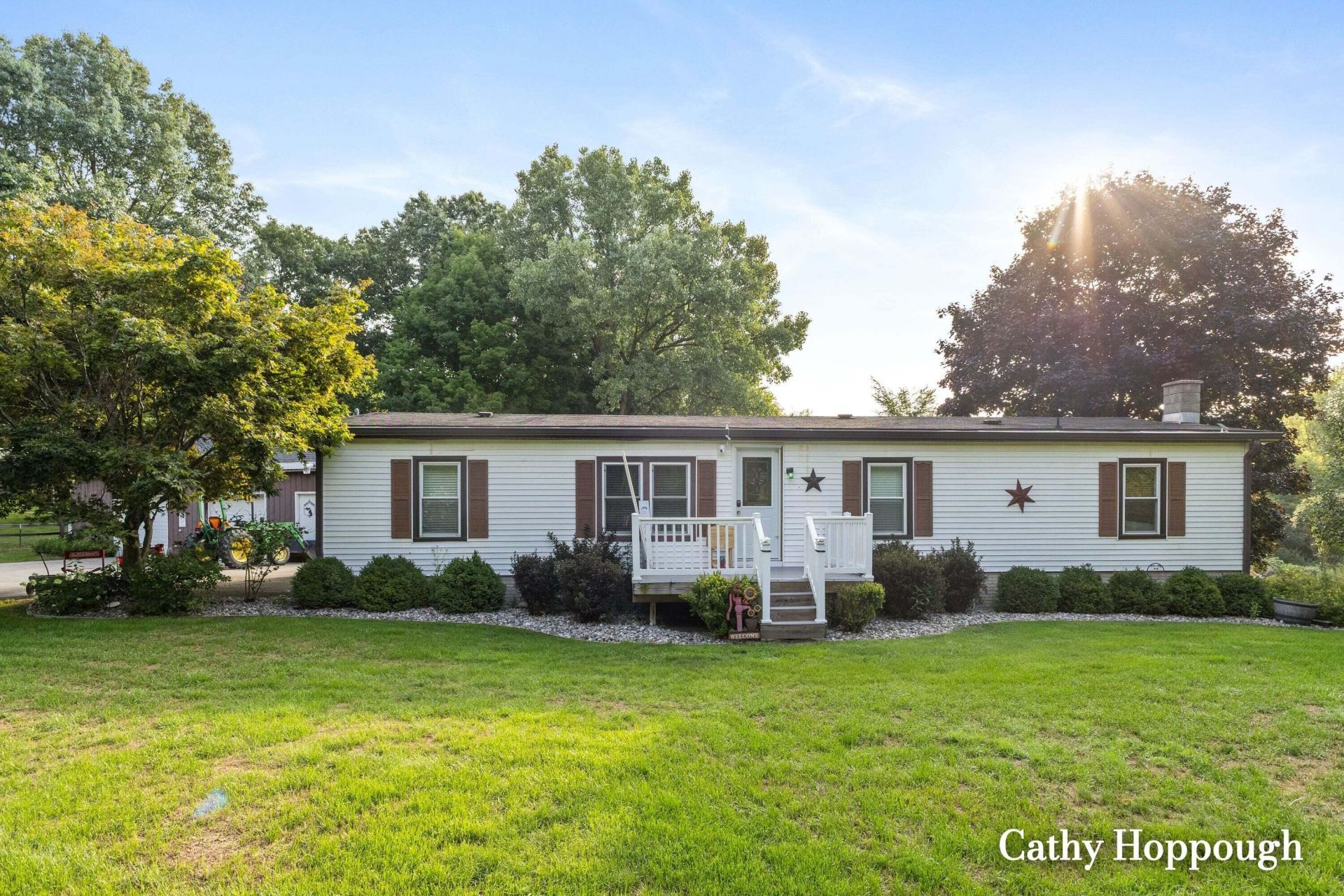 858 Kellogg Road, Ionia, MI 48846 Main Photo
