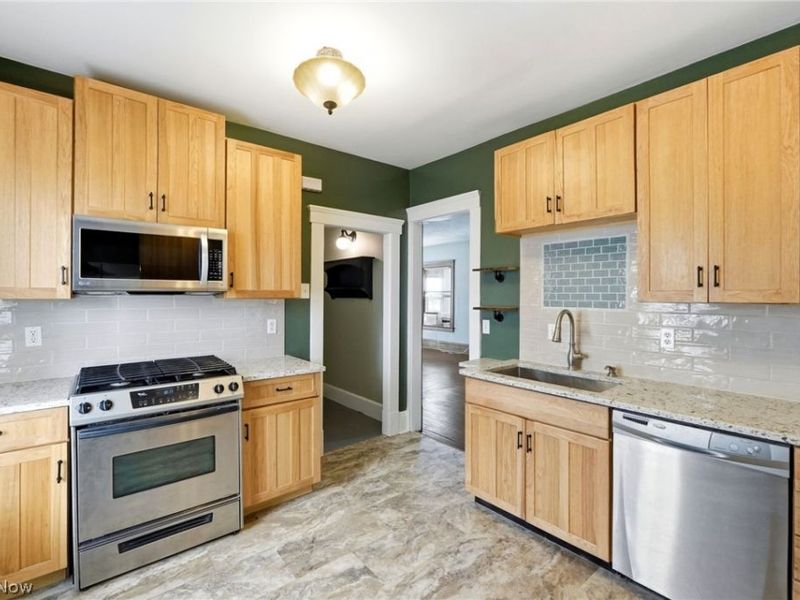 425 West Avenue, Elyria, OH 44035 Photo 10