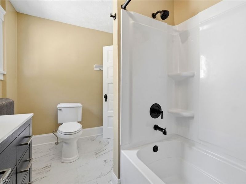 425 West Avenue, Elyria, OH 44035 Photo 22