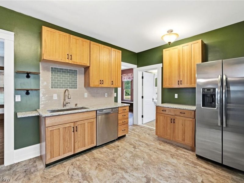 425 West Avenue, Elyria, OH 44035 Photo 9