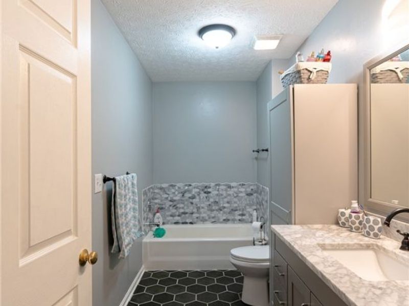 16368 N Laguardia , Strongsville, OH 44136 Photo 15