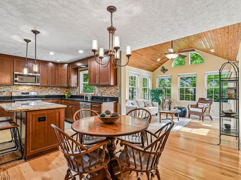 17716 Plymouth Row, Strongsville, OH 44136 Photo 3