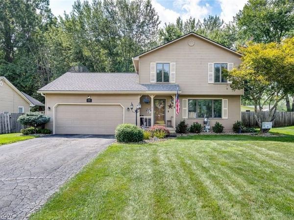 2760 Vollmer Drive, Youngstown, OH 44511