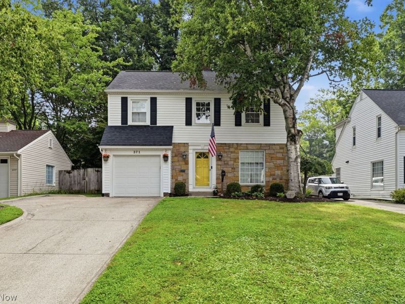 371 Kenilworth Drive, Akron, OH 44313 Photo 2