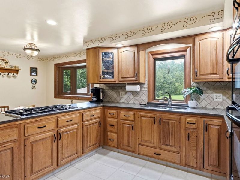 4950 E Pleasant Valley Road E, Seven Hills, OH 44131 Photo 10
