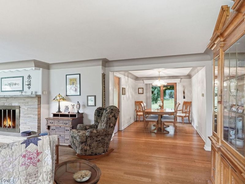 4950 E Pleasant Valley Road E, Seven Hills, OH 44131 Photo 4