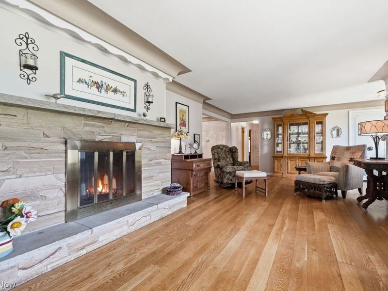 4950 E Pleasant Valley Road E, Seven Hills, OH 44131 Photo 5