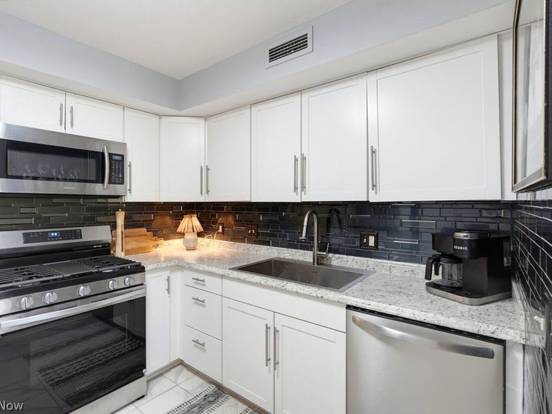 1145 Canyon View Road, Unit 202, Sagamore Hills, OH 44067 Photo 7