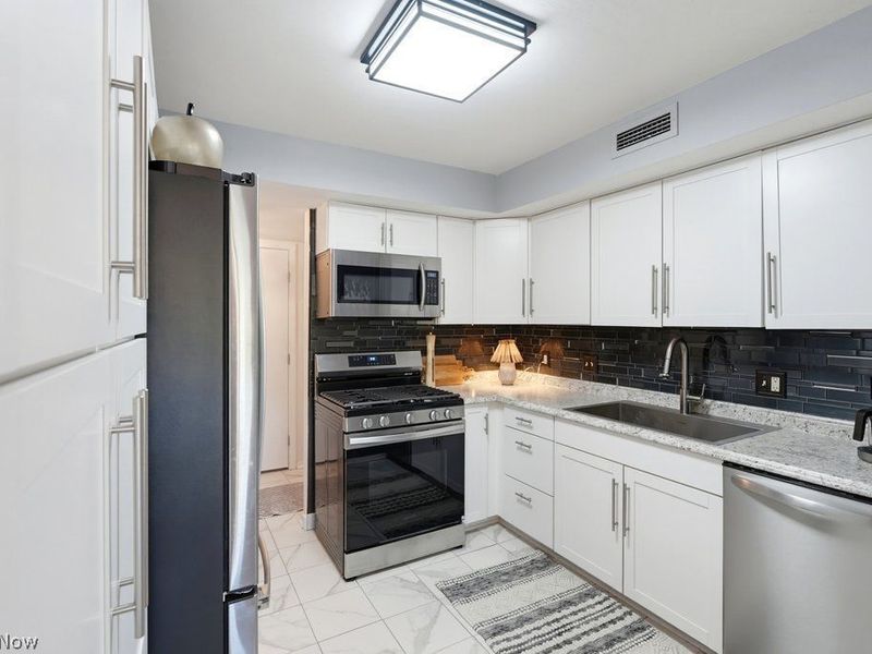 1145 Canyon View Road, Unit 202, Sagamore Hills, OH 44067 Photo 8