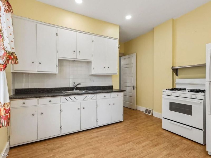 4302 Woburn Avenue, Cleveland, OH 44109 Photo 13