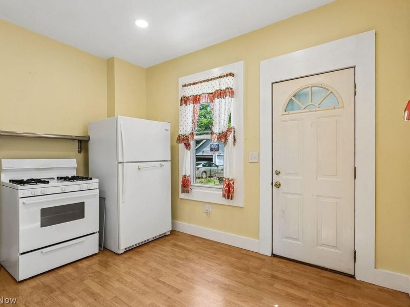 4302 Woburn Avenue, Cleveland, OH 44109 Photo 14